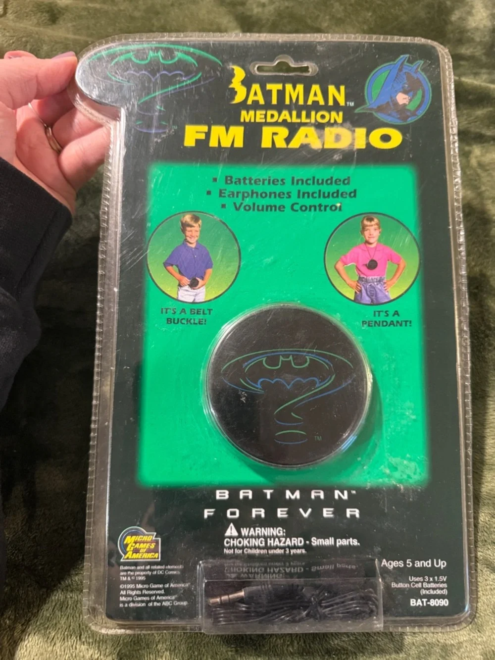 Vintage 1995 Batman Forever Medallion FM Radio